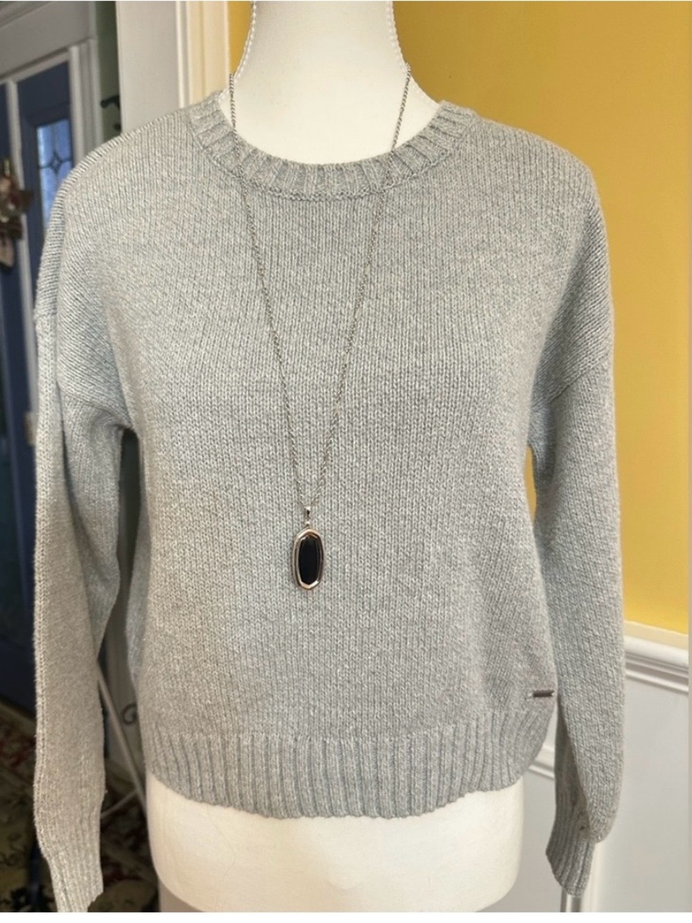 Hollister Light Heather Gray Women's Crewneck Sweater cotton